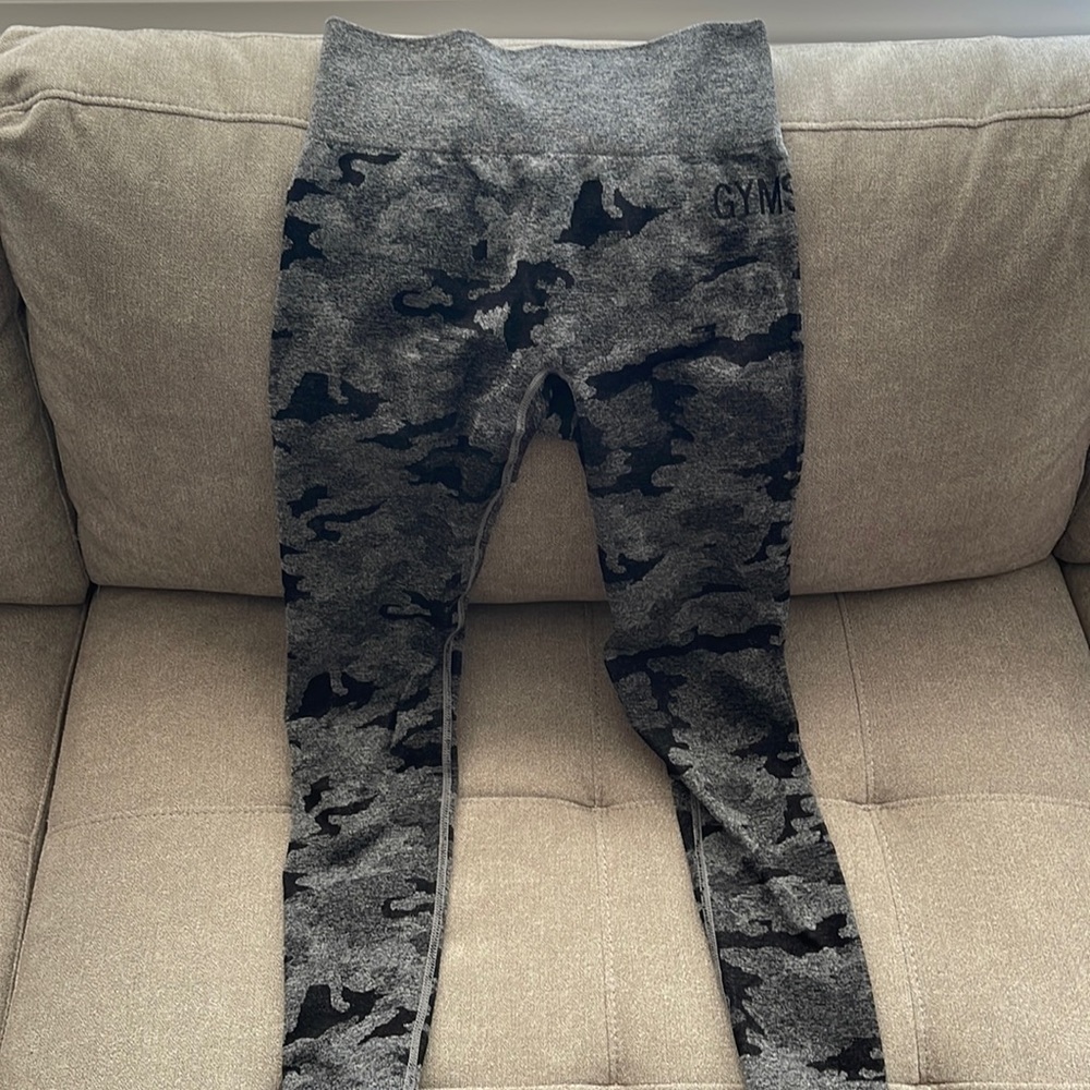GYMSHARK CAMO SEAMLESS LEGGINGS. Like new